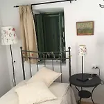 Lillian's Traditional House 펜션 Kyparíssion