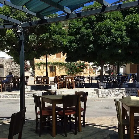 בית נופש Lillian's Traditional House *