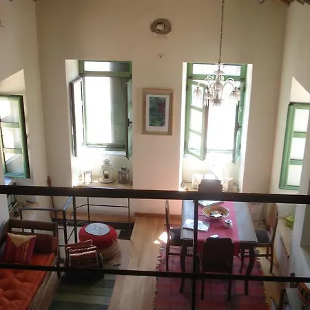 Lillian's Traditional House Дом отдыха Кипарисия