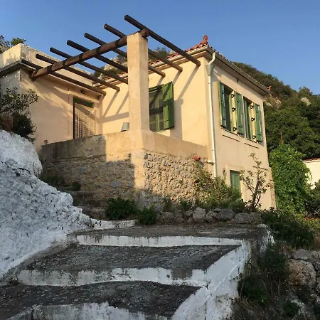 Holiday home Lillian's Traditional House Kyparission