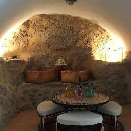 בית נופש Lillian's Traditional House Kyparíssion