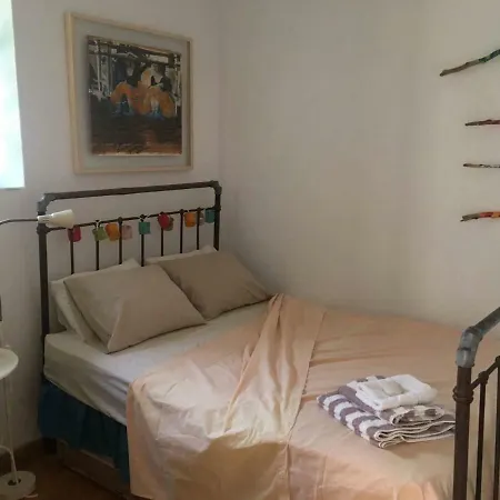 Lillian's Traditional House בית נופש