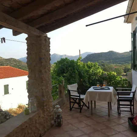 Lillian's Traditional House בית נופש