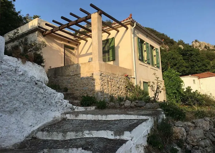 Feriehus Lillian's Traditional House Kyparíssion